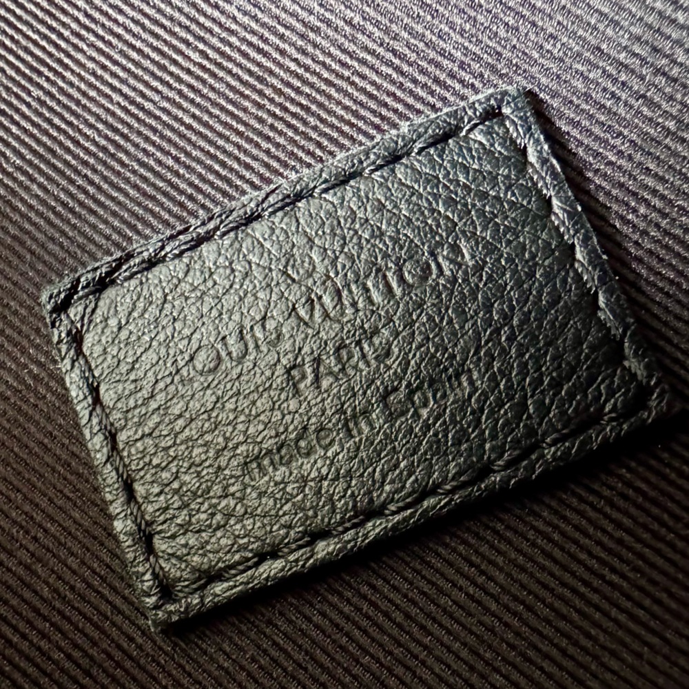 Louis Vuitton Black Monogram Discovery Belt Bag - Picture 4 of 10